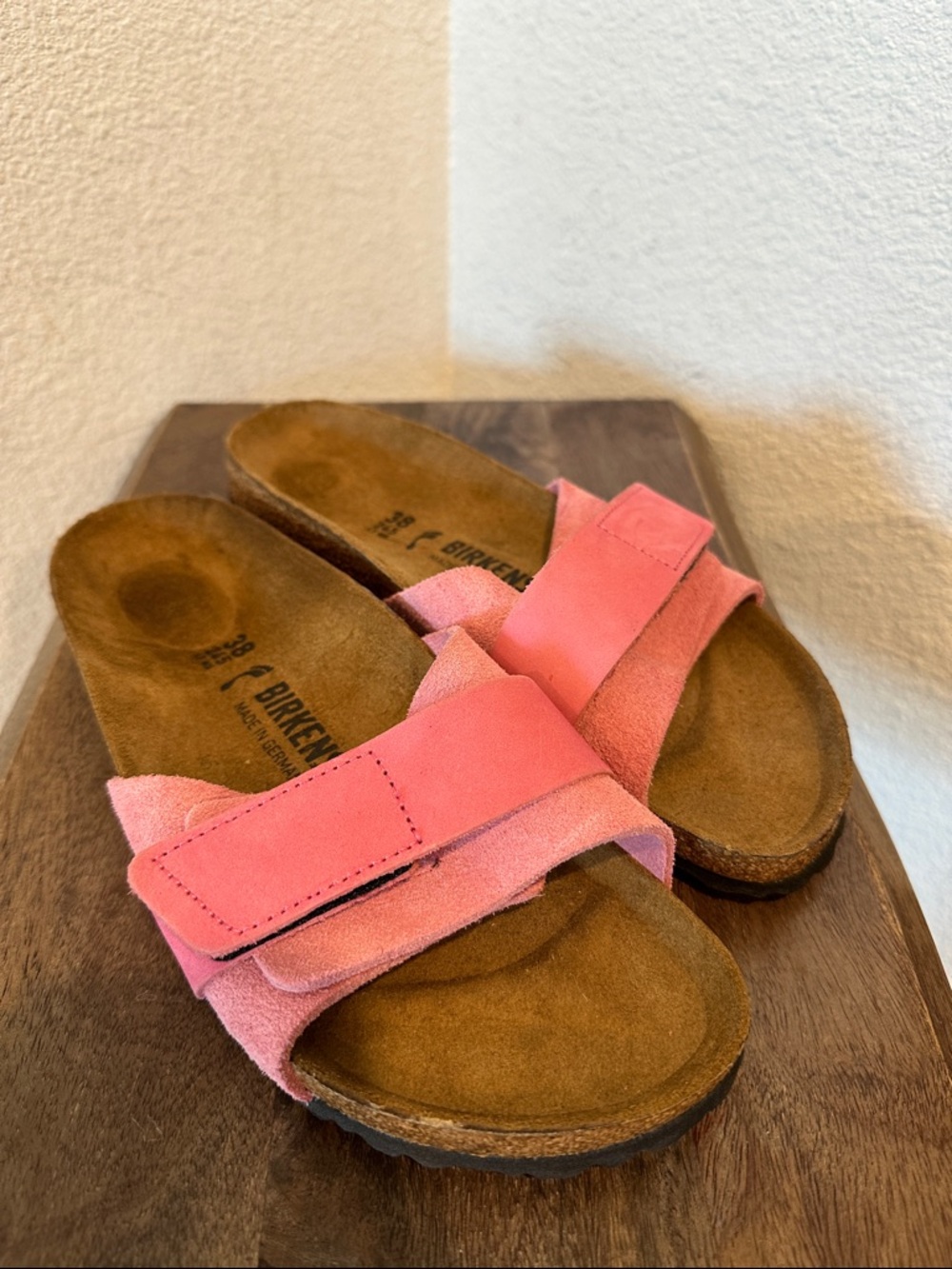 Birkenstock Oita Suede Leather Fuchsia Size 38 W 7